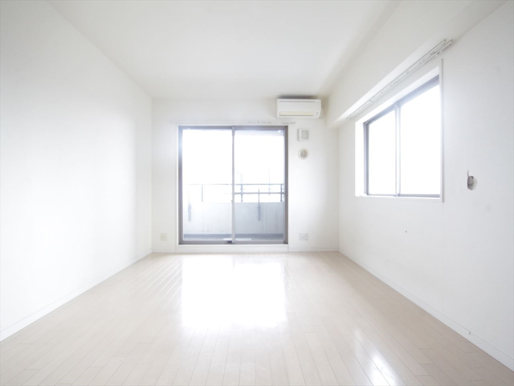 その他部屋・スペース　洋室11.4帖　エアコン完備　2面採光　バルコニー