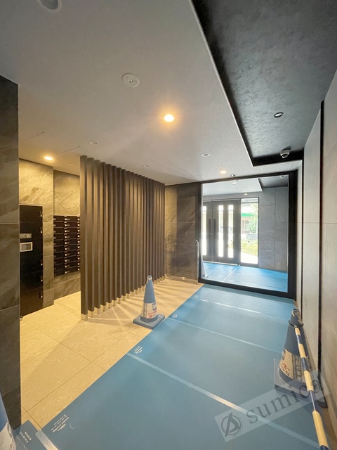 エントランス　明るいエントランスであなたのお帰りをお待ちします＾＾