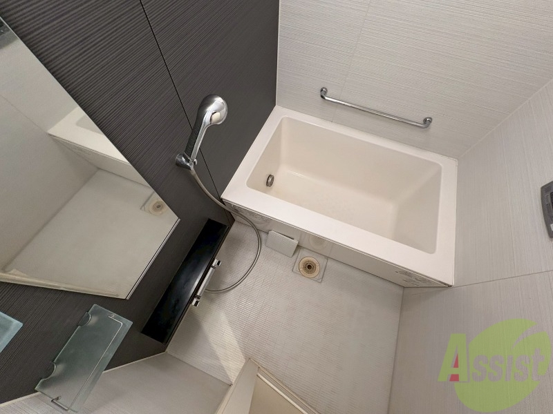 バス・シャワールーム　お風呂になります。一日の疲れはこちらで癒してくださいね。