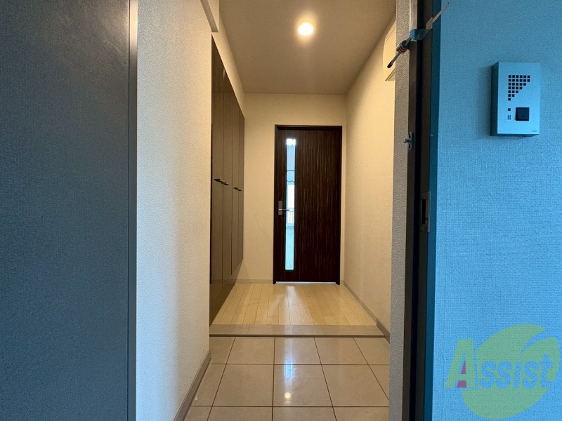 玄関　玄関です。すぐ広いリビングにつながっています。