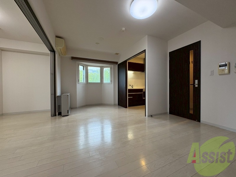 居室・リビング　広くてキレイなお部屋が広がっていて、充実した生活が送れそう。