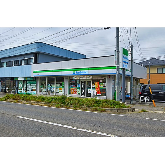 コンビニ　ファミリーマート松本水汲店（コンビニ）まで889m