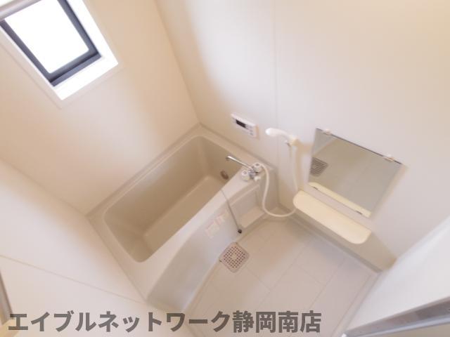 バス・シャワールーム　落ち着いた空間のお風呂です