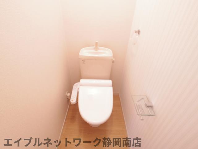 トイレ　落ち着いたトイレです