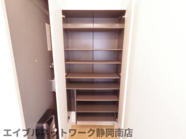 玄関　落ち着いた玄関です