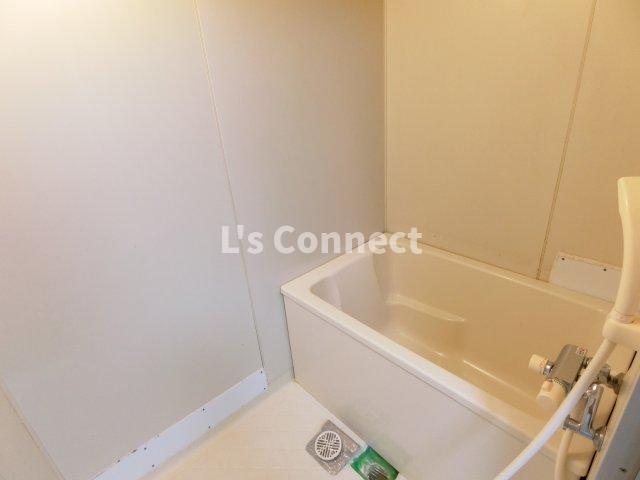 バス・シャワールーム　給湯式のお風呂。