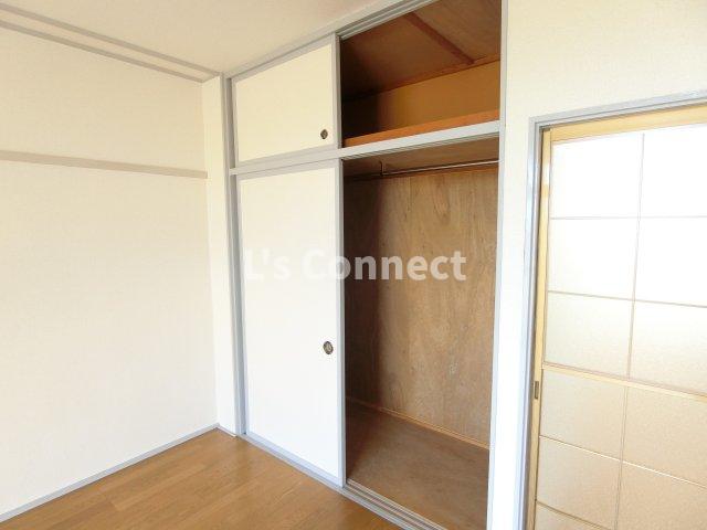 収納　天袋付きのクローゼット。