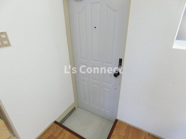 玄関　下駄箱設置スペースもとれます。