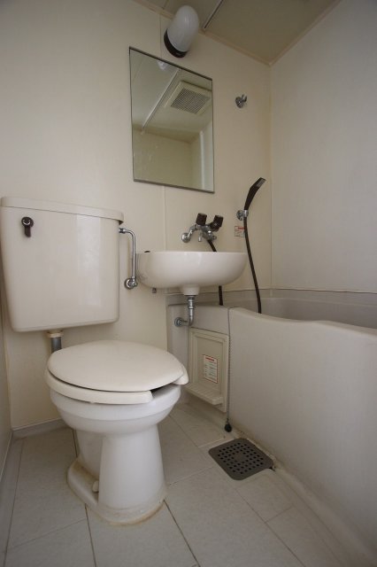 トイレ　同物件、別号室のものです。