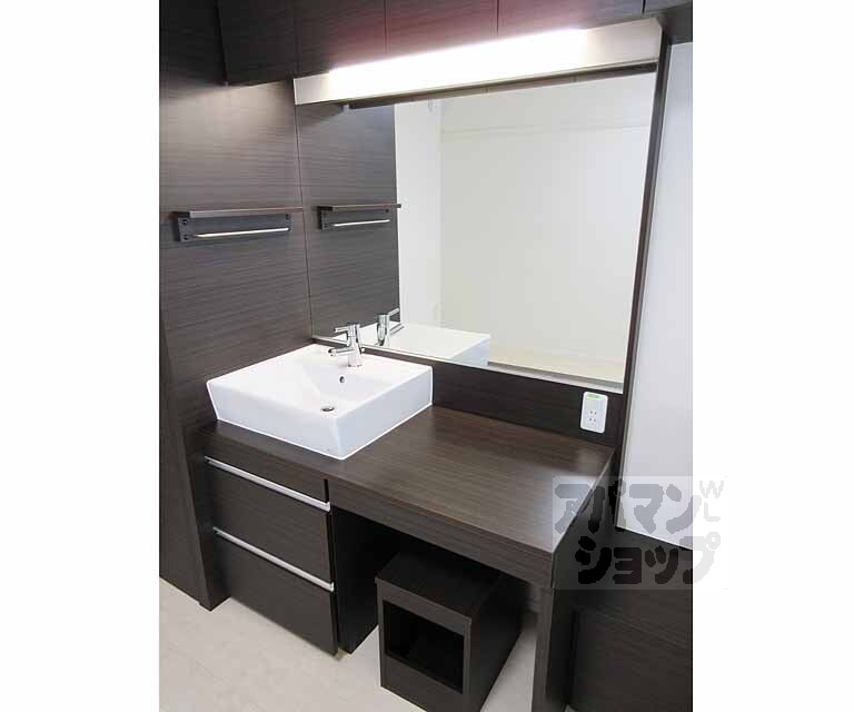 洗面設備　ホテルのような化粧台ですよ！