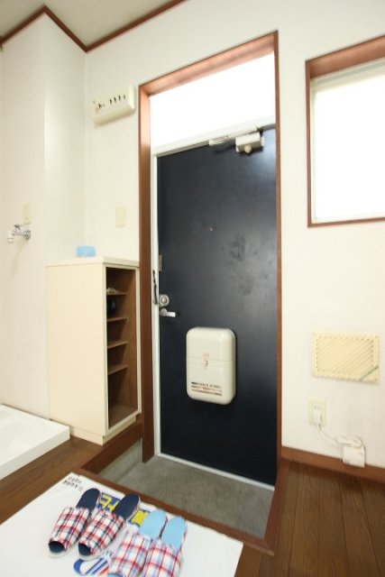 玄関　インテイリアは含みません。