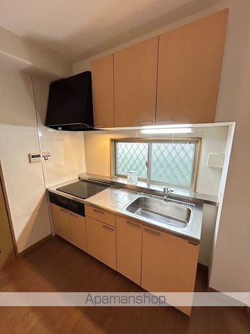 ＪＲ東海道本線 浜松駅 バス乗車時間：8分 最寄りバス停で下車 徒歩2分 6階建 築23年のキッチン写真
