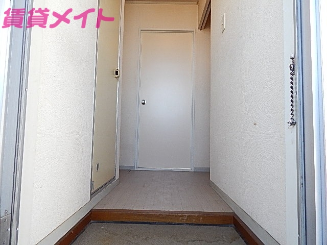 玄関　同物件別室写真