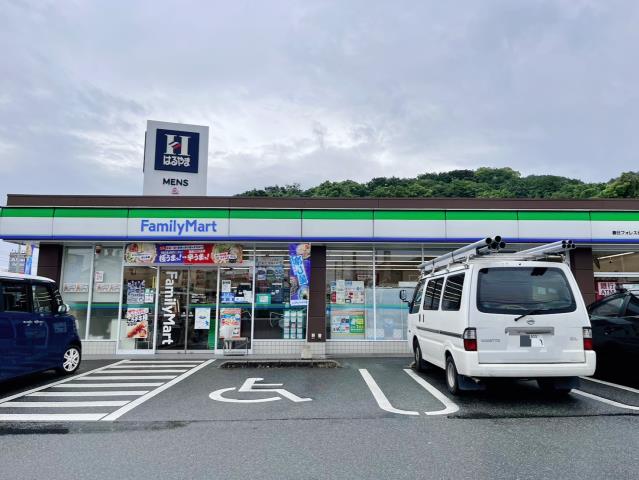 コンビニ　ファミリーマート春日フォレストシティ店（コンビニ）まで300m