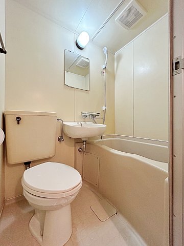 バス・シャワールーム　落ち着いた空間のお風呂です