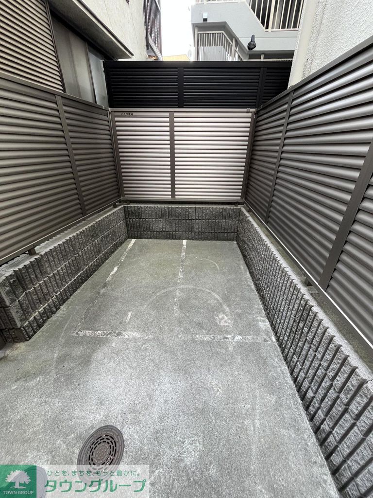 駐車場　エントランス