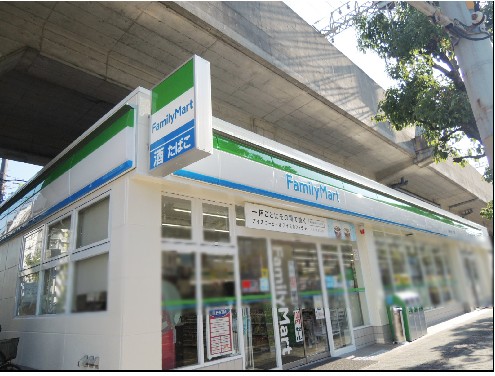 コンビニ　ファミリーマート 八尾桜ヶ丘一丁目店（コンビニ）まで240m