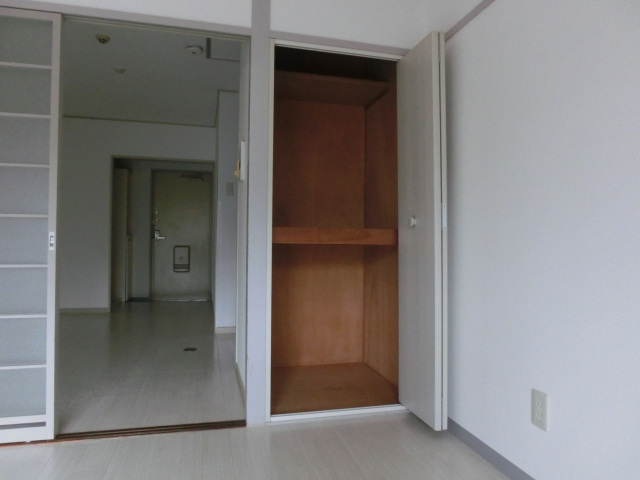 収納　同物件別号室の写真です。