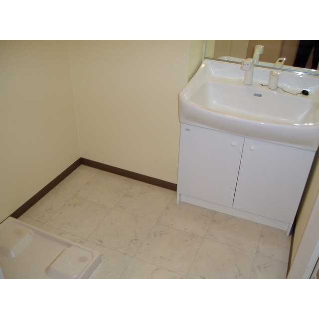 洗面設備　別部屋参照・現状優先