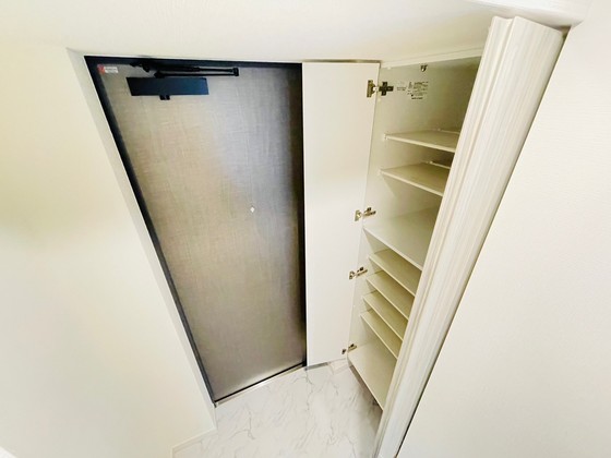 玄関　※別部屋の写真です