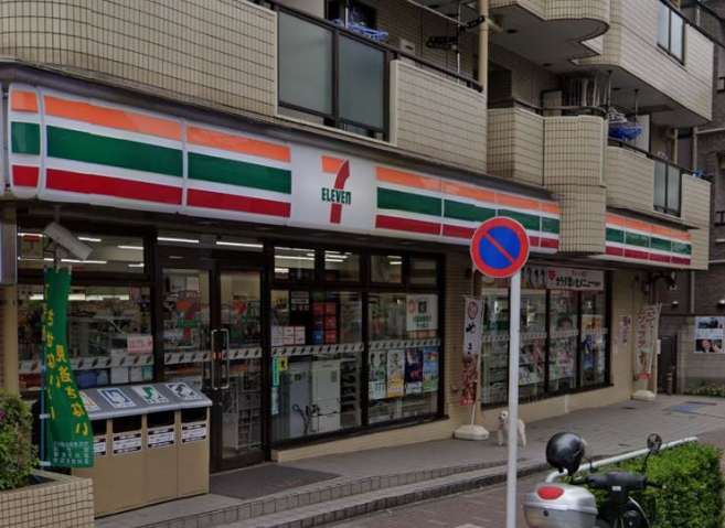 コンビニ　セブンイレブン（コンビニ）まで114m