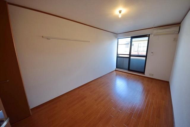 居室・リビング　★窓から陽が差し込みますよ★