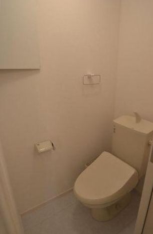 トイレ　別号室参考写真です。