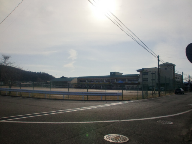 小学校　久慈市立長内小学校（小学校）まで359m