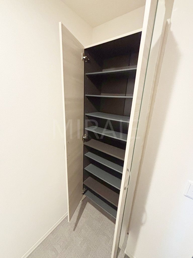 玄関　施工中のため参考写真です。