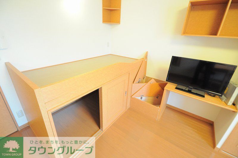 居室・リビング　1階はフローリング、2階はじゅうたんです。