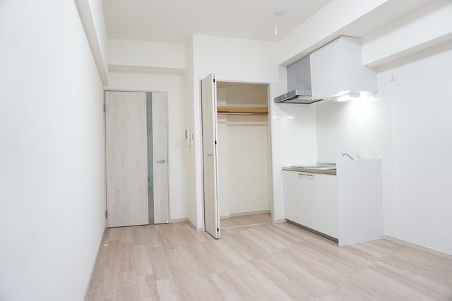 その他部屋・スペース　★白を基調とした洋室９．６帖です★