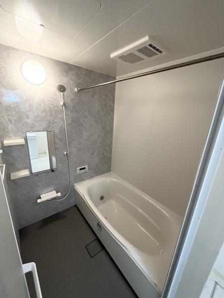 バス・シャワールーム　広々1坪タイプのバスルーム