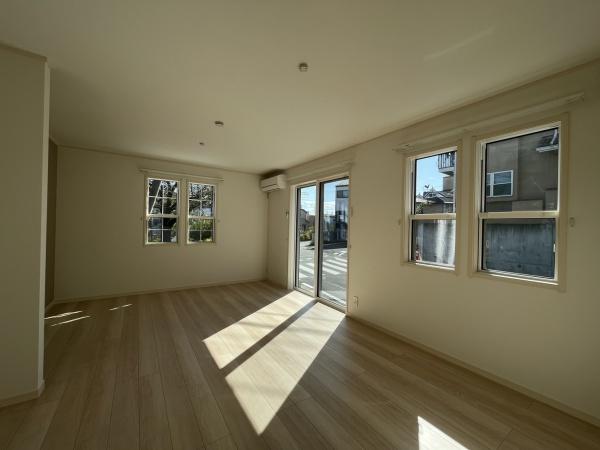 居室・リビング　明るいリビングダイニング！