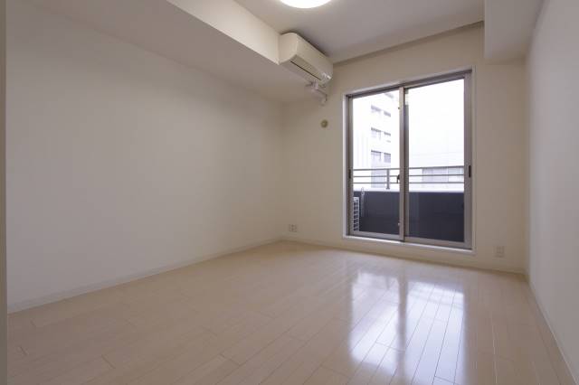 居室・リビング　※１００３号室内装写真参照