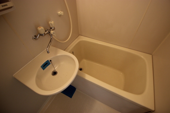 洗面設備　※別号室の写真です