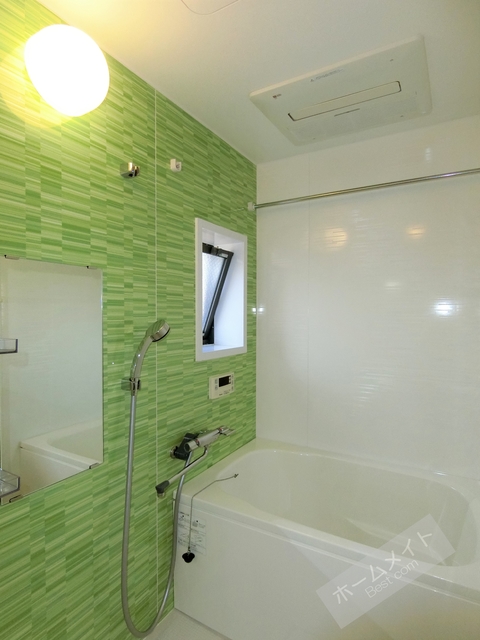 バス・シャワールーム　浴室暖房乾燥機付き♪