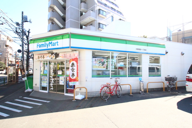 コンビニ　ファミリーマート中野鷺宮一丁目店（コンビニ）まで967m
