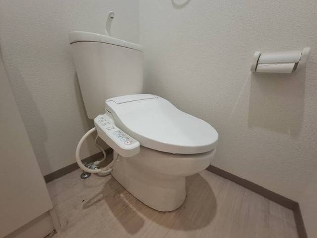 トイレ　※参考別号室の写真です