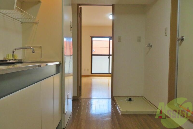 玄関　外から玄関を撮影してみました。広いリビングに繋がっています。