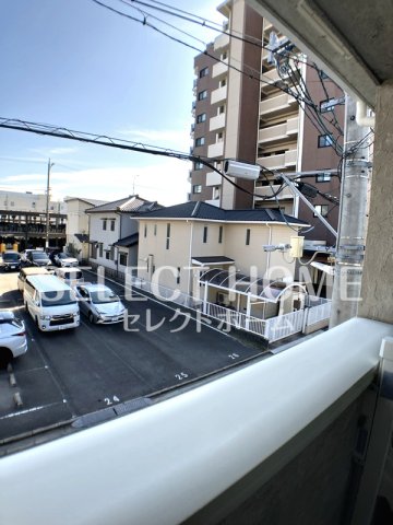 エントランス　ゆとりのあるエントランスです