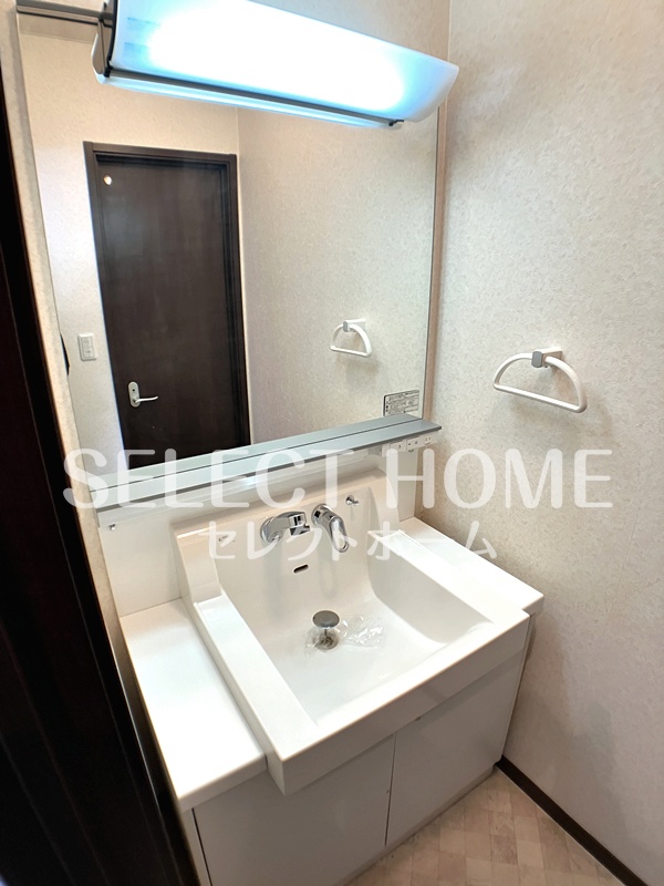 洗面設備　独立洗面台、朝の身支度には欠かせません