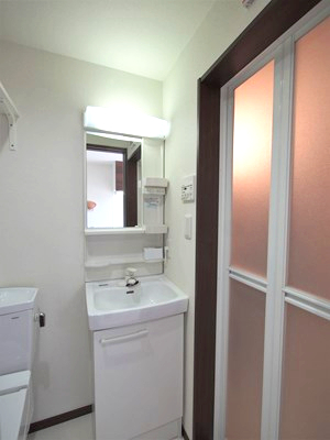 洗面設備　身支度に便利な洗面台