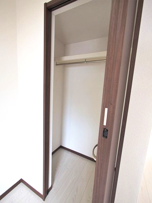 収納　丈の長いお洋服もかけられるクローゼット