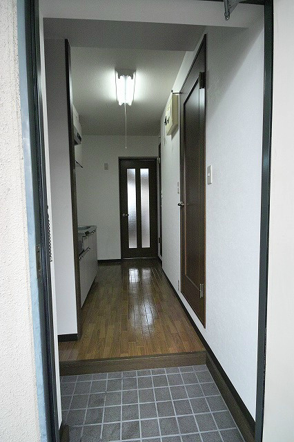 玄関　※101号室の写真です※