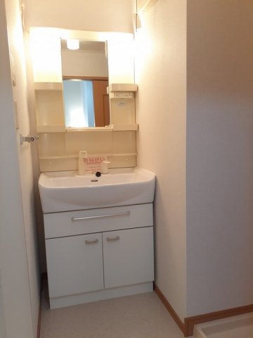 洗面設備　スペースが確保できる洗面所です