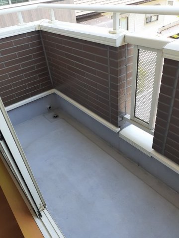 バルコニー　バルコニーからの眺めを楽しみながら食事をしませんか