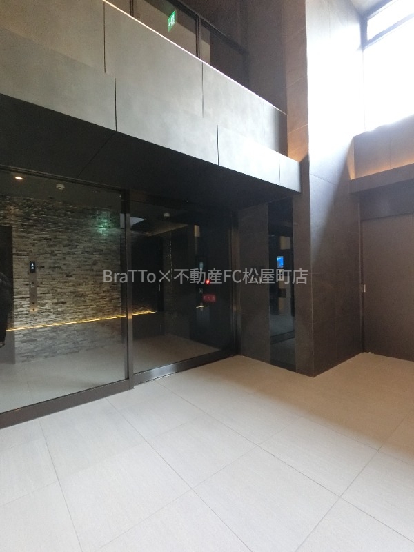 エントランス　マンション共用部分（オートロック付き）