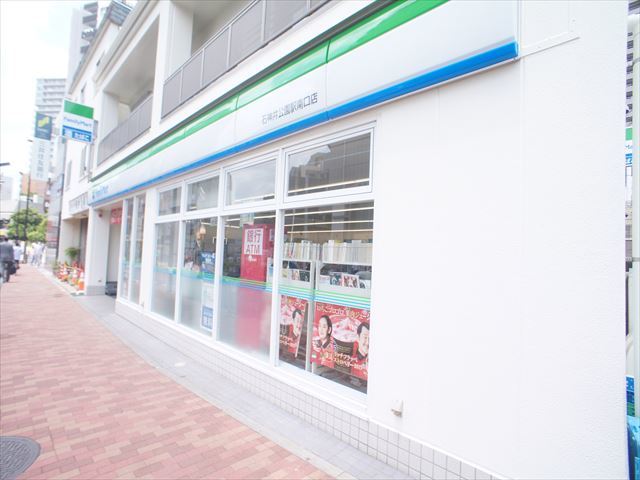 コンビニ　ファミリーマート 石神井公園駅南口店（コンビニ）まで748m