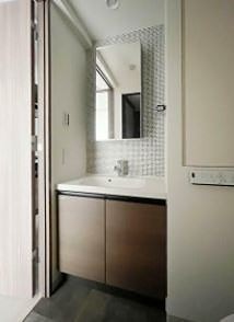 洗面設備　※同仕様写真含む