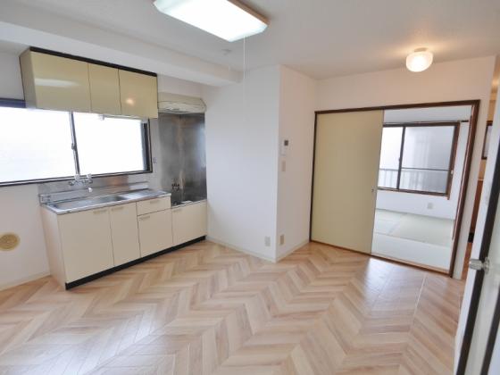 居室・リビング　ダイニングキッチンは６帖あり！クッションフロアでお掃除楽！